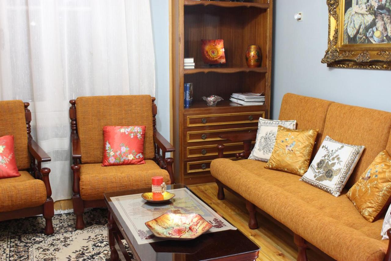 Meteora Mansion - Traditional Apt 3Bd - Rocks View カランバカ エクステリア 写真