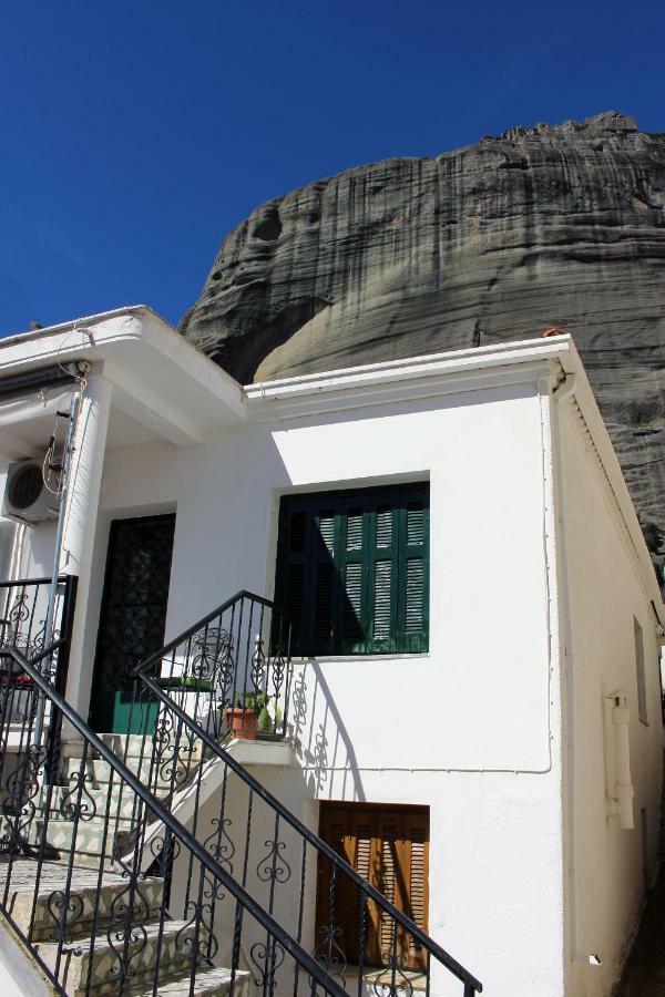 Meteora Mansion - Traditional Apt 3Bd - Rocks View カランバカ エクステリア 写真