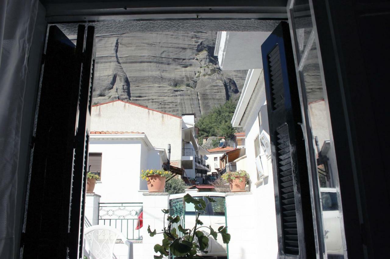 Meteora Mansion - Traditional Apt 3Bd - Rocks View カランバカ エクステリア 写真